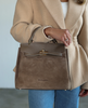 Norveta Taupe – skórzana torebka z klapką